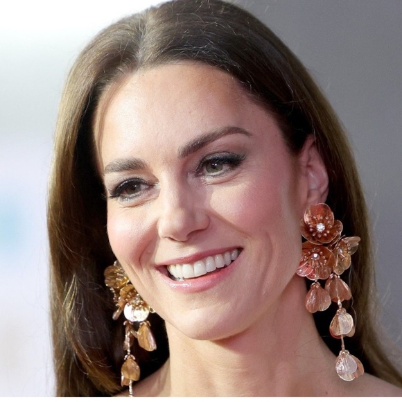 New! Zara Famous Kate Middleton Floral Statement Earrings NWT - Picture 2 of 7